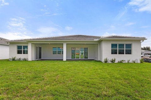House in Port St. Lucie, Florida 5 bedrooms, 321.16 sq.m. № 2295690 - photo 19