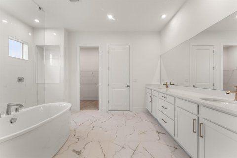 House in Port St. Lucie, Florida 5 bedrooms, 321.16 sq.m. № 2295690 - photo 8