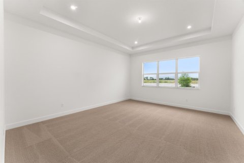 House in Port St. Lucie, Florida 5 bedrooms, 321.16 sq.m. № 2295690 - photo 7