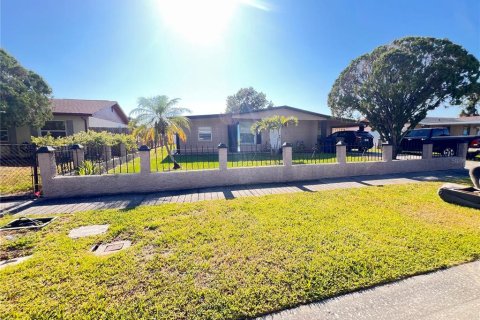 Casa en venta en Tampa, Florida, 3 dormitorios, 144.74 m2 № 1721498 - foto 1