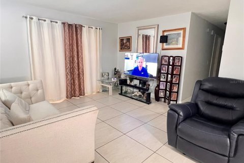 Casa en venta en Tampa, Florida, 3 dormitorios, 144.74 m2 № 1721498 - foto 10