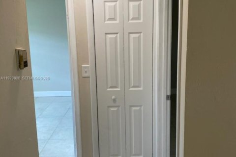 Commercial property in Miami, Florida 193.98 sq.m. № 2019107 - photo 6