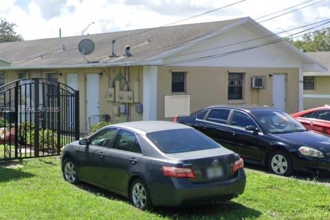 Commercial property in Miami, Florida 193.98 sq.m. № 2019107 - photo 3