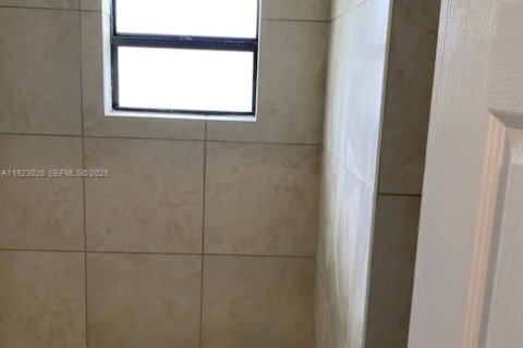 Commercial property in Miami, Florida 193.98 sq.m. № 2019107 - photo 11