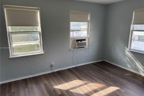 Снять в аренду квартиру в Холливуд, Флорида 1 спальня, 270.44м2, № 2004297 - фото 9