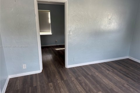 Снять в аренду квартиру в Холливуд, Флорида 1 спальня, 270.44м2, № 2004297 - фото 7