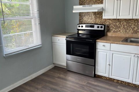 Снять в аренду квартиру в Холливуд, Флорида 1 спальня, 270.44м2, № 2004297 - фото 23