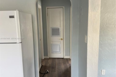 Снять в аренду квартиру в Холливуд, Флорида 1 спальня, 270.44м2, № 2004297 - фото 16