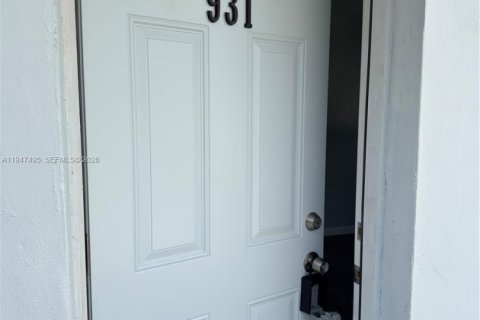 Снять в аренду квартиру в Холливуд, Флорида 1 спальня, 270.44м2, № 2004297 - фото 4