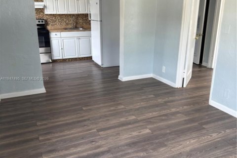 Снять в аренду квартиру в Холливуд, Флорида 1 спальня, 270.44м2, № 2004297 - фото 21