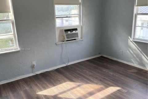 Снять в аренду квартиру в Холливуд, Флорида 1 спальня, 270.44м2, № 2004297 - фото 8