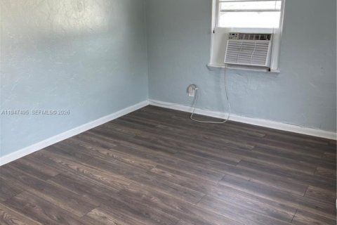 Снять в аренду квартиру в Холливуд, Флорида 1 спальня, 270.44м2, № 2004297 - фото 6