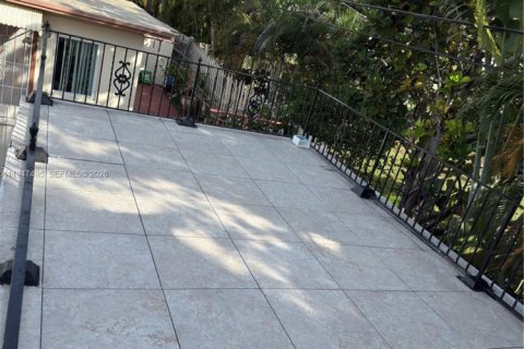 Снять в аренду квартиру в Холливуд, Флорида 1 спальня, 270.44м2, № 2004297 - фото 20