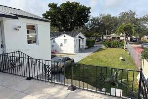 Снять в аренду квартиру в Холливуд, Флорида 1 спальня, 270.44м2, № 2004297 - фото 29