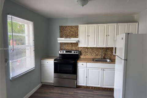 Снять в аренду квартиру в Холливуд, Флорида 1 спальня, 270.44м2, № 2004297 - фото 24