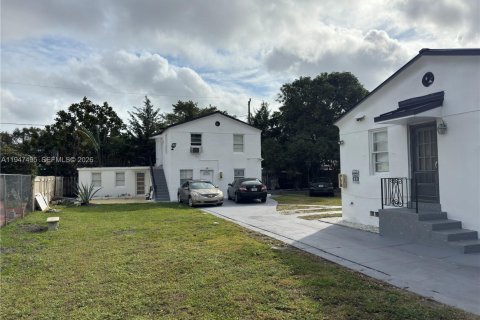 Снять в аренду квартиру в Холливуд, Флорида 1 спальня, 270.44м2, № 2004297 - фото 2