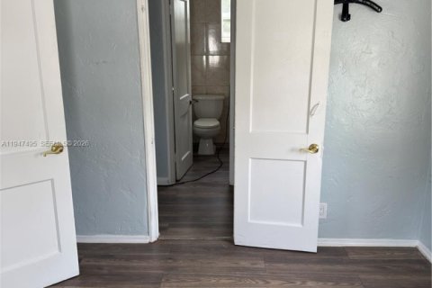 Снять в аренду квартиру в Холливуд, Флорида 1 спальня, 270.44м2, № 2004297 - фото 10