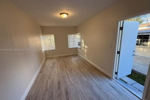 Casa en venta en Miami, Florida, 3 dormitorios, 134.24 m2 № 1984156 - foto 16