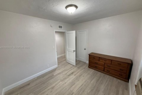 Casa en venta en Miami, Florida, 3 dormitorios, 134.24 m2 № 1984156 - foto 11