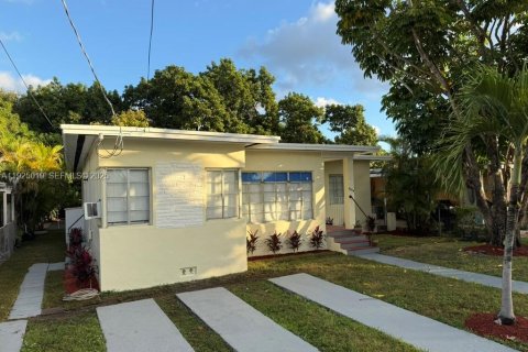 Casa en venta en Miami, Florida, 3 dormitorios, 134.24 m2 № 1984156 - foto 2