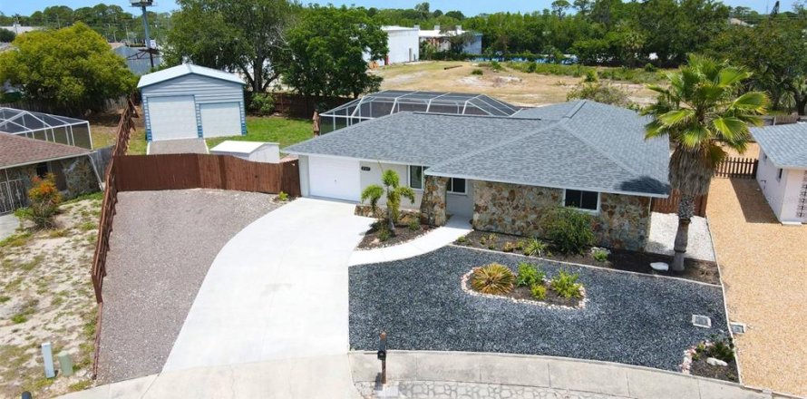 Casa en Port Richey, Florida 3 dormitorios, 147.62 m2 № 2220410
