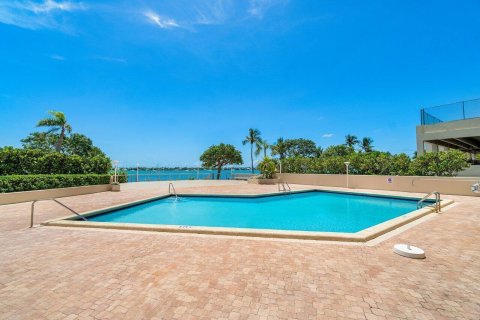 Condo à West Palm Beach, Floride, 2 chambres  № 2387999