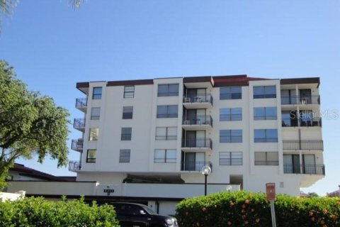 Снять в аренду кондоминиум в Сент-Питерсберг, Флорида 1 комната, 95.69м2, № 1509004 - фото 1