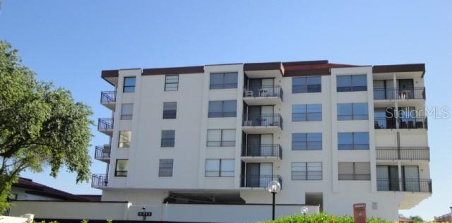 Condo in Saint Petersburg, Florida, 2 bedrooms № 1509004