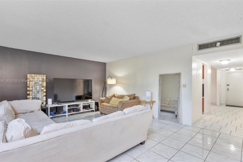 Купить кондоминиум в Авентура, Флорида 3 спальни, 128.21м2, № 1977319 - фото 9