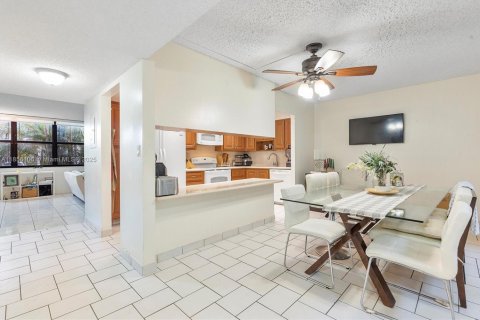 Купить кондоминиум в Авентура, Флорида 3 спальни, 128.21м2, № 1977319 - фото 2