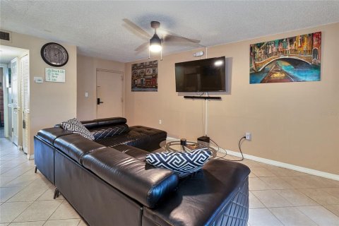Condo in Clearwater, Florida, 1 bedroom  № 1795922 - photo 16
