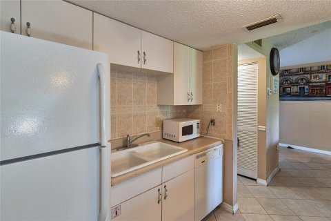 Condo in Clearwater, Florida, 1 bedroom  № 1795922 - photo 18