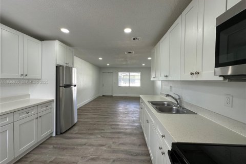 Apartment in Hallandale Beach, Florida 2 bedrooms № 1994665 - photo 1