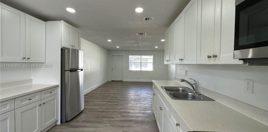 Apartment in Hallandale Beach, Florida 2 bedrooms № 1994665