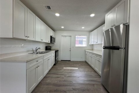 Apartment in Hallandale Beach, Florida 2 bedrooms № 1994665 - photo 2