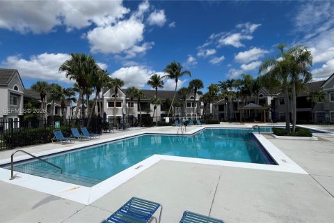 Copropriété à louer à Miami, Floride: 2 chambres, 101.26 m2 № 2051506 - photo 8