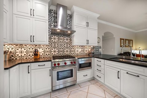 House in Tampa, Florida 3 bedrooms, 225.01 sq.m. № 1776859 - photo 5