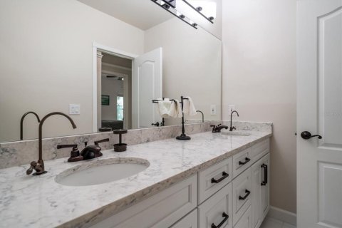 House in Tampa, Florida 3 bedrooms, 225.01 sq.m. № 1776859 - photo 29