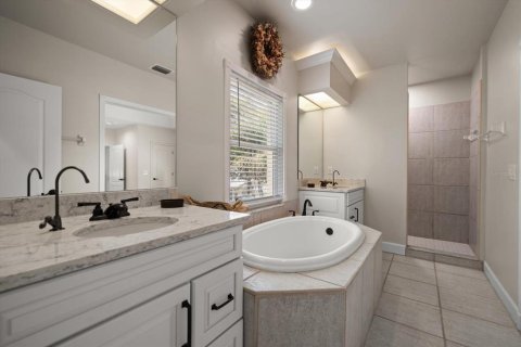 House in Tampa, Florida 3 bedrooms, 225.01 sq.m. № 1776859 - photo 24