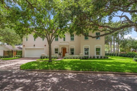 House in Tampa, Florida 3 bedrooms, 225.01 sq.m. № 1776859 - photo 2