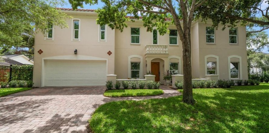 House in Tampa, Florida 3 bedrooms, 225.01 sq.m. № 1776859