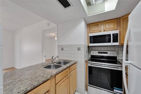Condo in New Port Richey, Florida, 1 bedroom  № 1373731 - photo 22