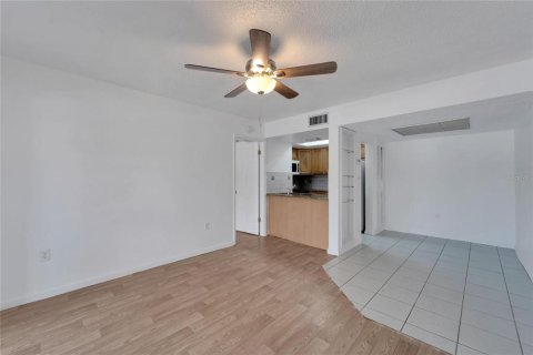 Condo in New Port Richey, Florida, 1 bedroom  № 1373731 - photo 18