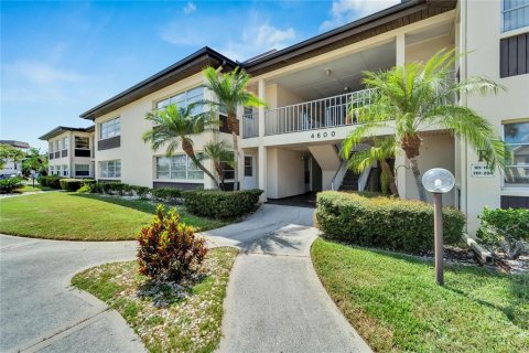 Condo in New Port Richey, Florida, 1 bedroom  № 1373731 - photo 5