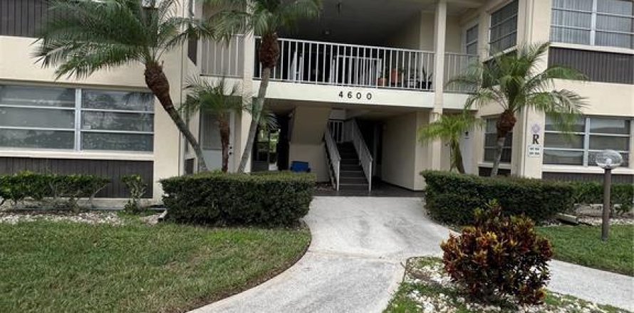Condo in New Port Richey, Florida, 1 bedroom  № 1373731