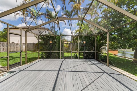 House in Hialeah, Florida 4 bedrooms, 260.13 sq.m. № 1888004 - photo 29
