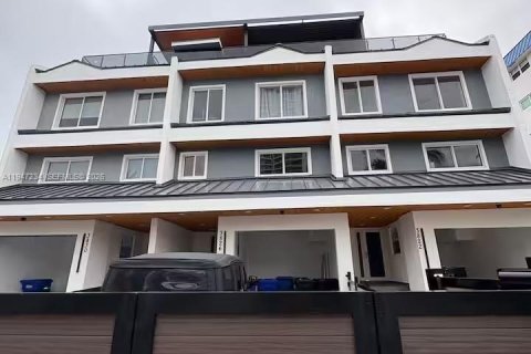 Adosado en alquiler en North Miami Beach, Florida, 3 dormitorios, 227.61 m2 № 2054640 - foto 25