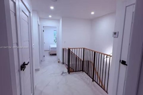 Adosado en alquiler en North Miami Beach, Florida, 3 dormitorios, 227.61 m2 № 2054640 - foto 9
