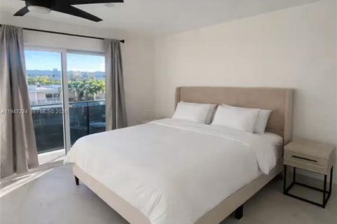 Adosado en alquiler en North Miami Beach, Florida, 3 dormitorios, 227.61 m2 № 2054640 - foto 16