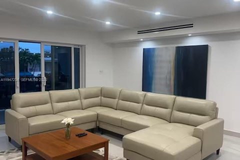 Adosado en alquiler en North Miami Beach, Florida, 3 dormitorios, 227.61 m2 № 2054640 - foto 15